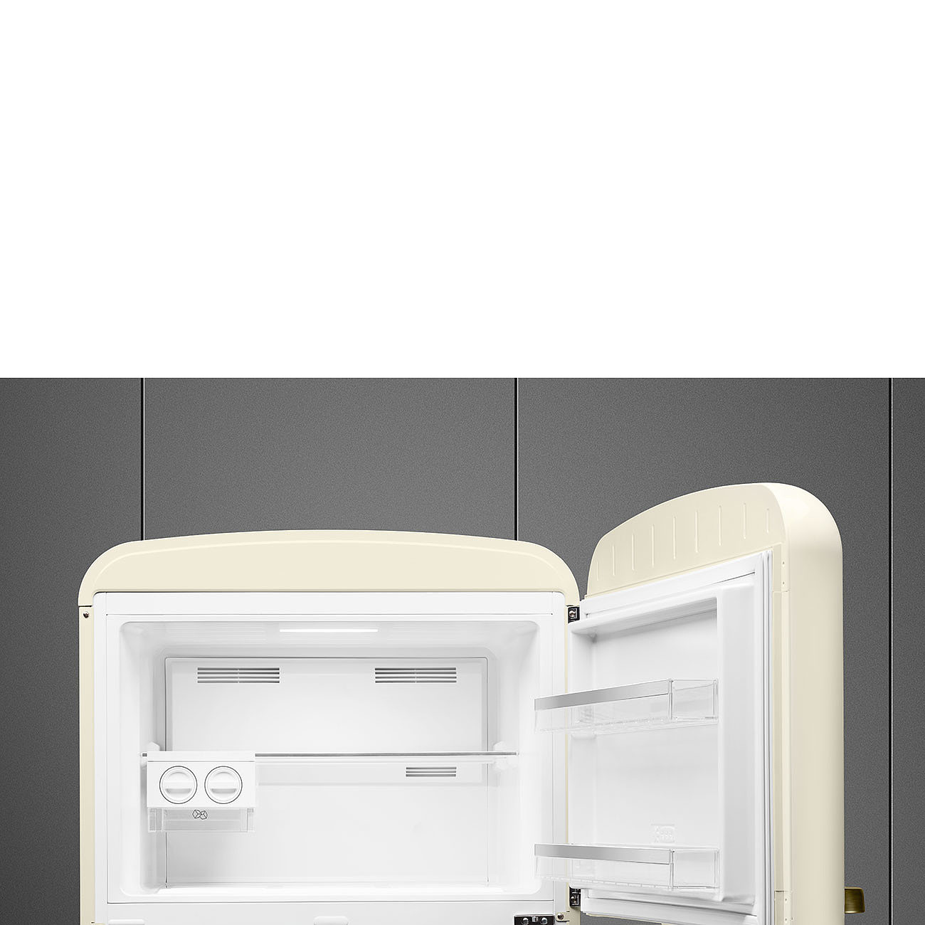 SMEG FAB50RCRB5 Отдельностоящий двухдверный холодильник,стиль 50-х годов, 80 см, кремовый, No-frost, петли справа