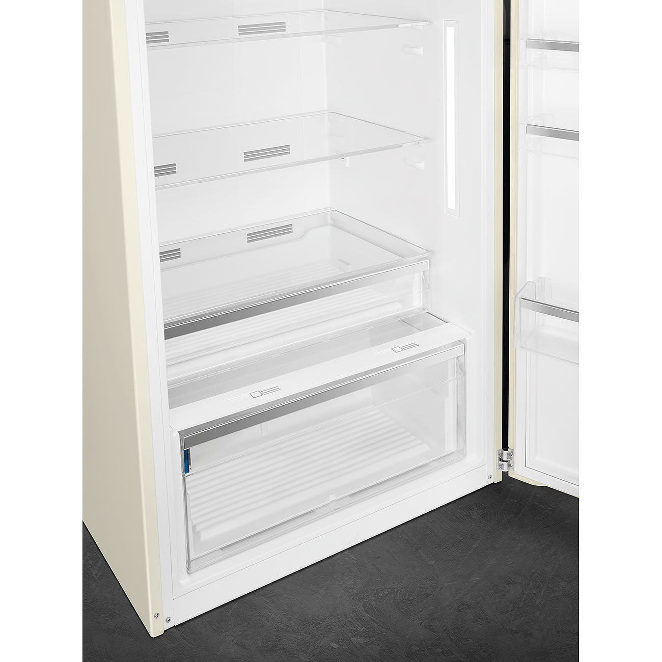 SMEG FAB50RCR5  Отдельностоящий двухдверный холодильник,стиль 50-х годов, 80 см, кремовый, No-frost, петли справа