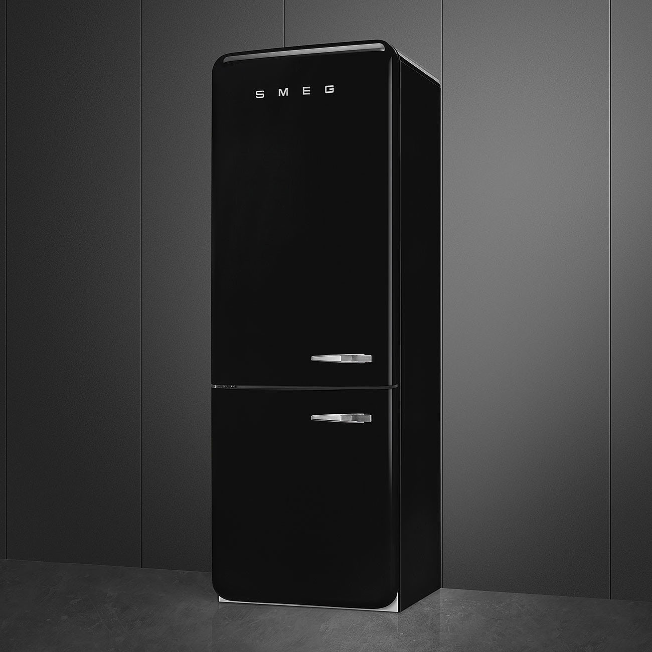 SMEG FAB38LBL5 Отдельностоящий двухдверный холодильник, стиль 50-х годов, 70 см, черный, No-frost, петли слева