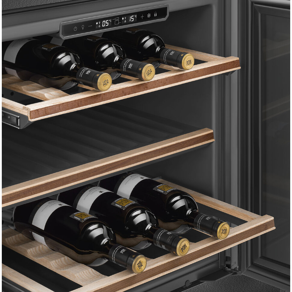 SMEG CVI129B3 Холодильный шкаф для вина встраиваемый, 60 см, высота 60 см, петли перенавешиваемые, черное стекло