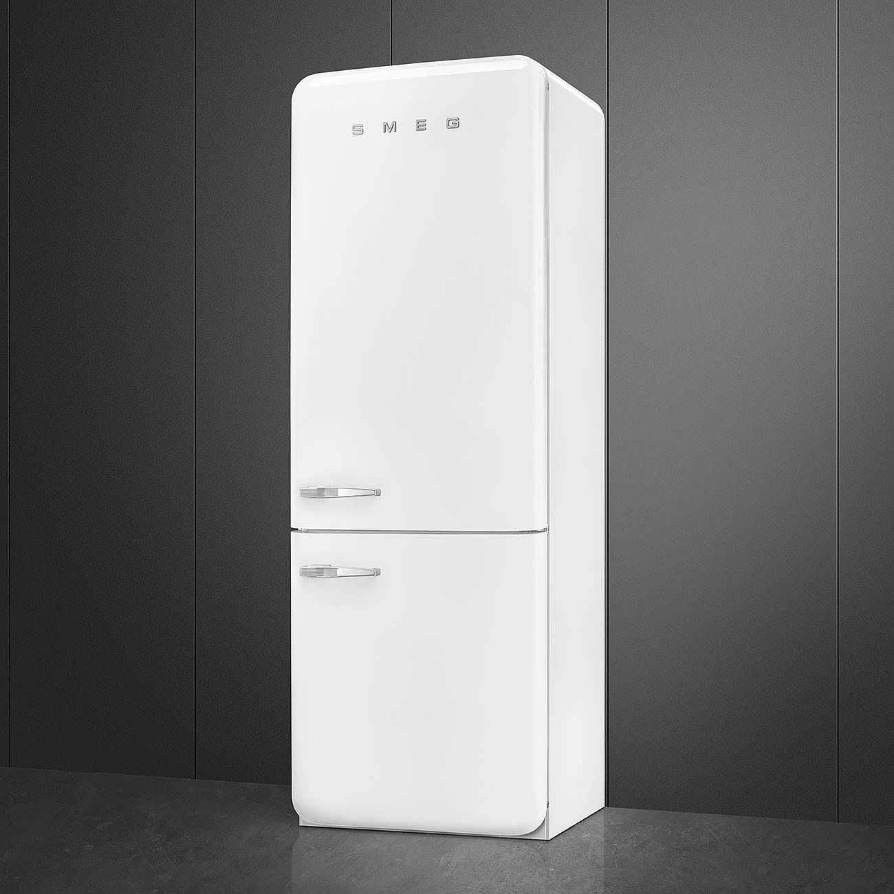 SMEG FAB38RWH5 Отдельностоящий двухдверный холодильник, стиль 50-х годов, 70 см, белый, No-frost, петли справа