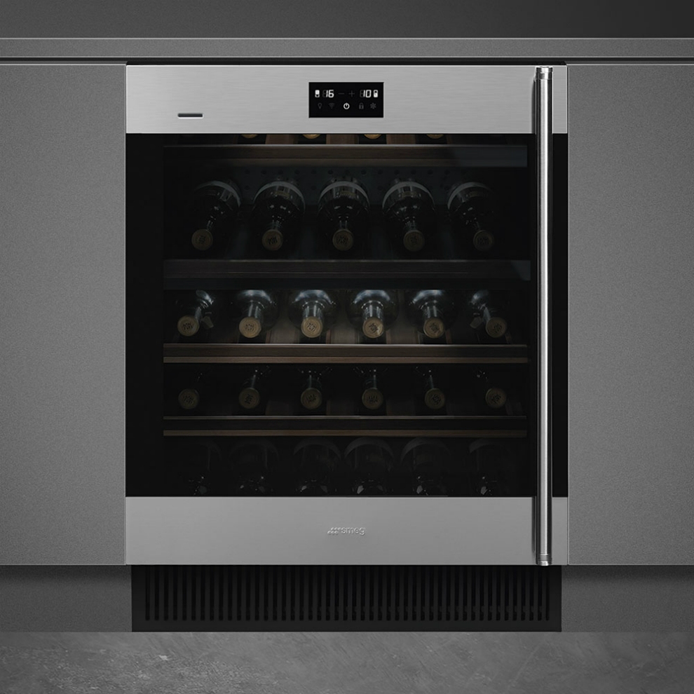 SMEG CVI338LX3  Холодильный шкаф для вина встраиваемый, высота 82 см, петли слева, нержавеющая сталь.
