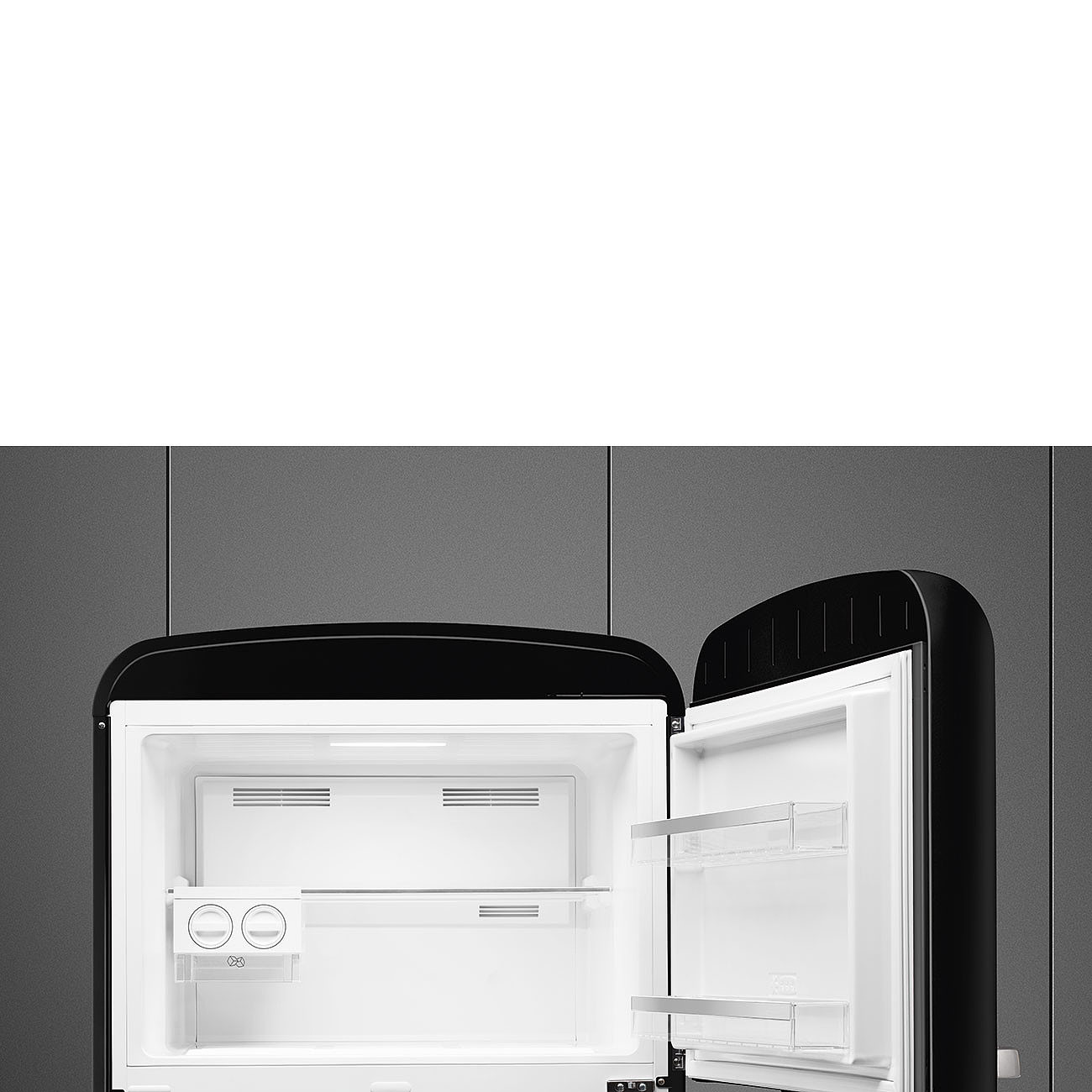 SMEG FAB50RBL5 Отдельностоящий двухдверный холодильник, стиль 50-х годов, 80 см, черный, No-frost, петли справа