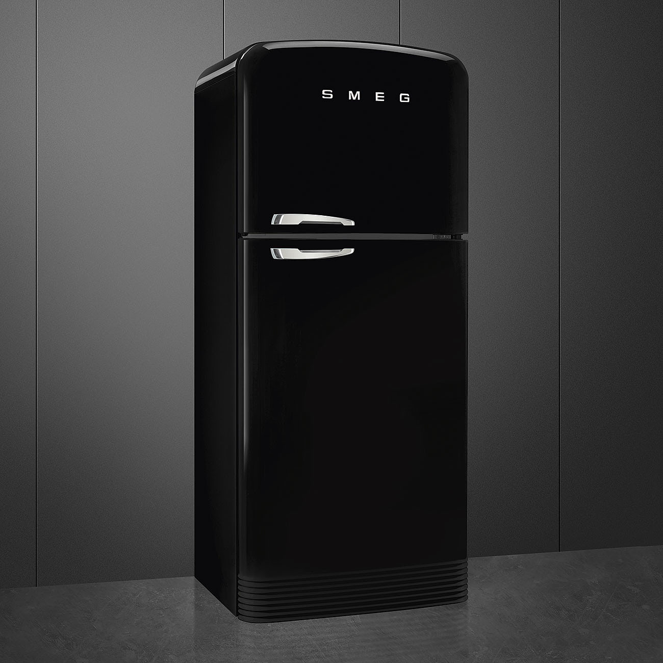 SMEG FAB50RBL5 Отдельностоящий двухдверный холодильник, стиль 50-х годов, 80 см, черный, No-frost, петли справа