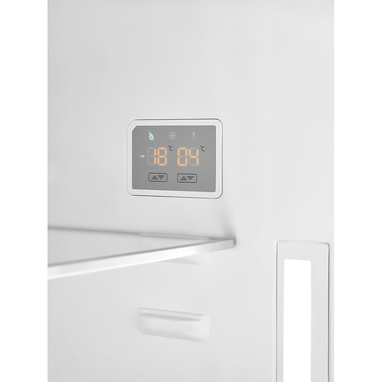 SMEG FA8005RAO5 Отдельностоящий холодильник, 70 см, антрацит, фурнитура латунная, петли справа