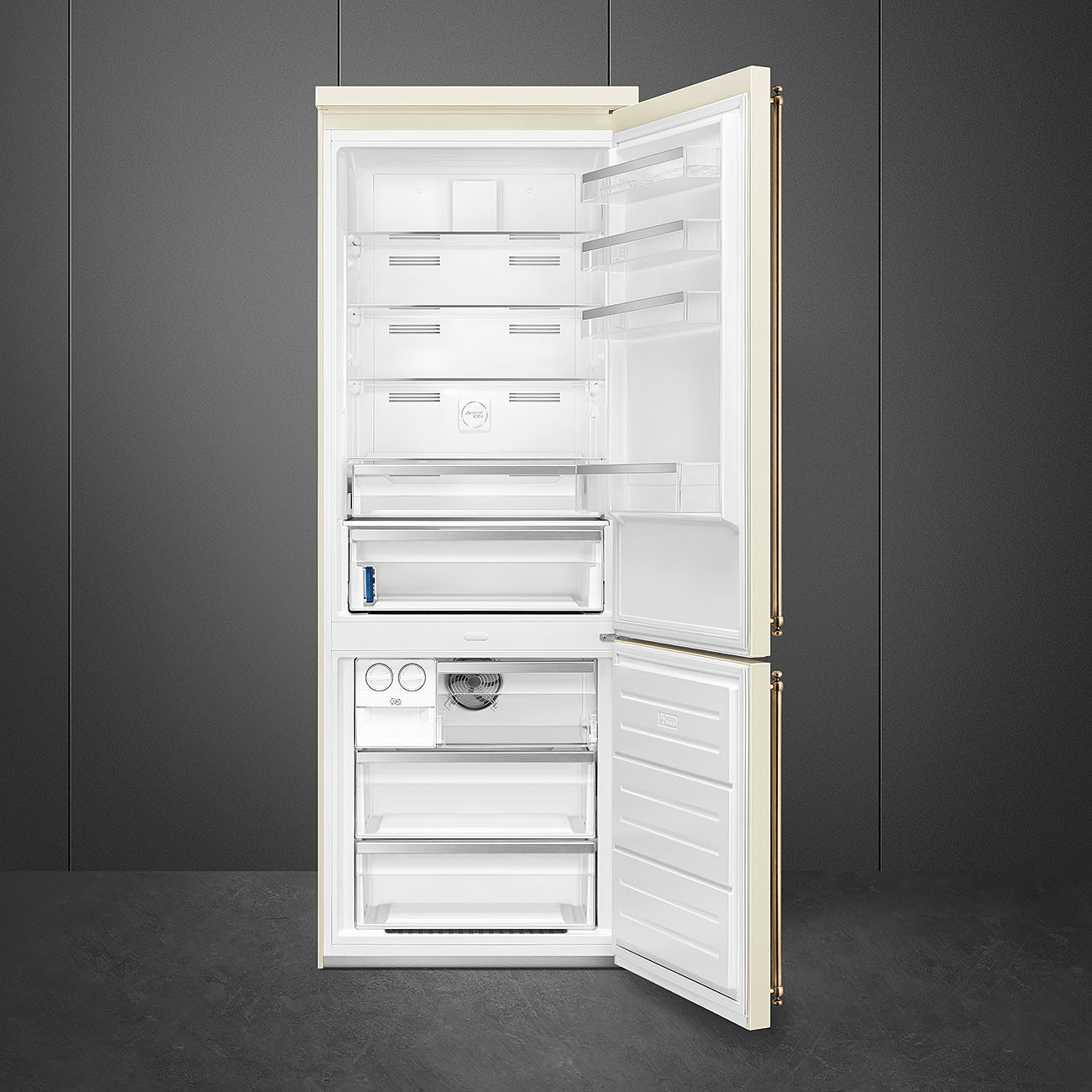 SMEG FA8005RPO5 Отдельностоящий холодильник, 70 см, петли справа, кремовый, фурнитура латунная