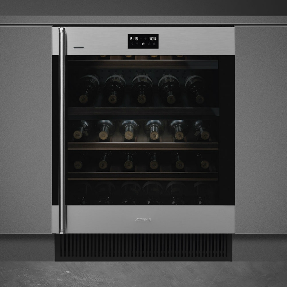 SMEG CVI338RX3 Холодильный шкаф для вина встраиваемый, высота 82 см, петли справа, нержавеющая сталь.