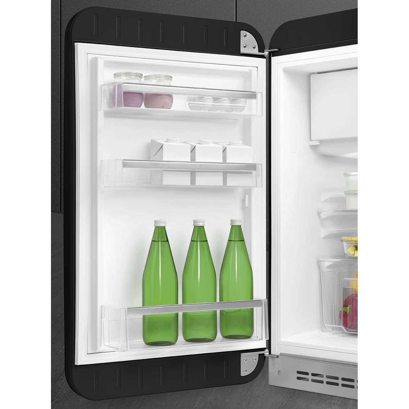 SMEG FAB10LBL5 Отдельностоящий однодверный холодильник, 54,5 см, черный, дверной упор слева